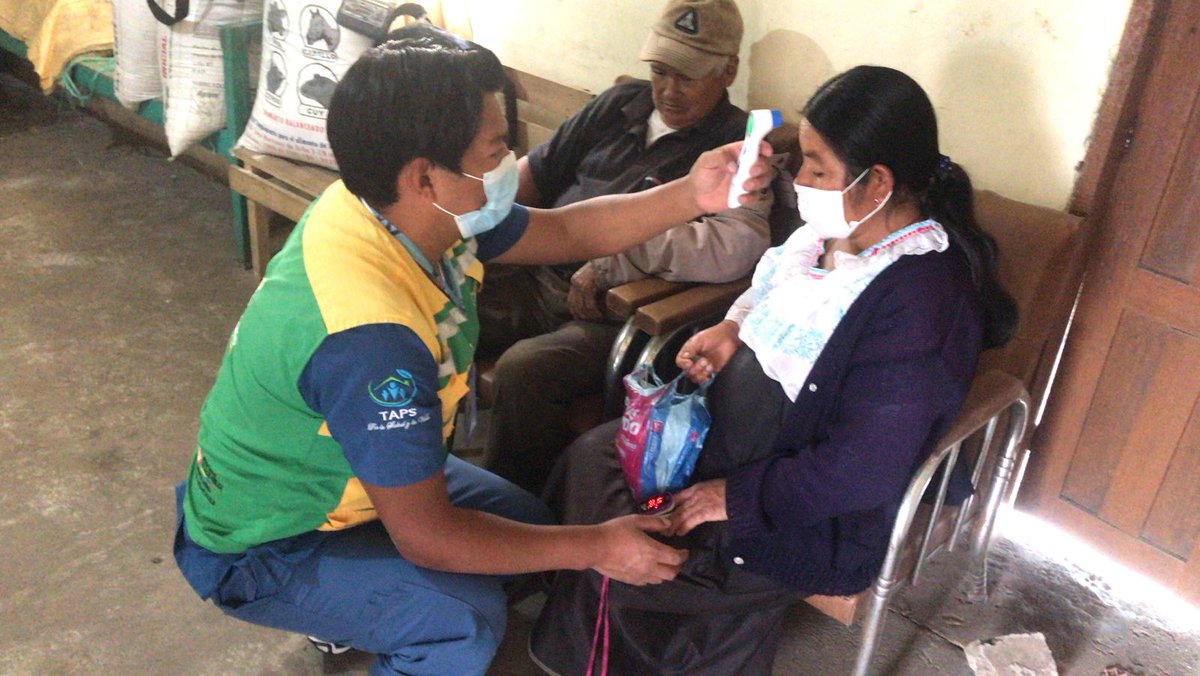 julio_potosi's tweet photo. Técnico en Atención Primaria en Salud realizando trabajo extramural visita domiciliaria pacientes Prioritarios y vulnerables https://t.co/2YvSim3qtv