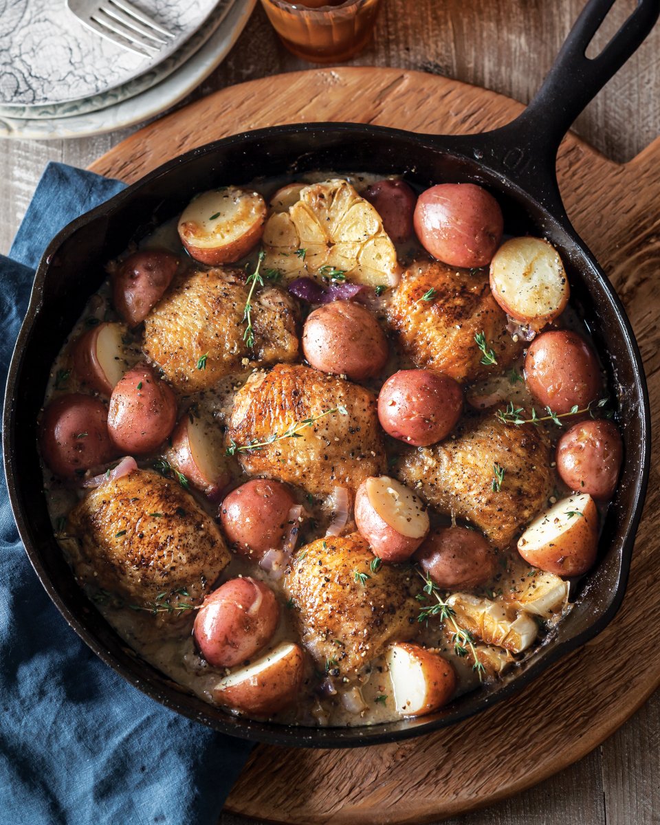 castironsouth's tweet photo. Don't forget to grab a loaf of bread, because you'll want to sop up all of the delicious #juices from this #Garlic #Chicken with Red #Potatoes. https://t.co/0KgftWOlWP
#hearty #comfortfood #skilletsupper #easyrecipes #castironrecipes #castiron https://t.co/OdMc7Qlevj
