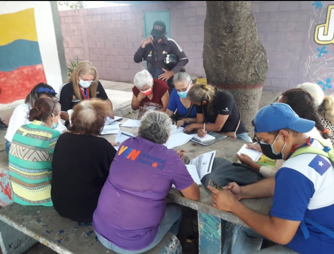 PsuvIribarrenVe's tweet photo. #23Sep #NotiPSUV 📰
Encuentro con las jefas y jefes de las 10 Ubch del Eje #5 de la Parroquia La Concepción.
Afinando estrategias para la búsqueda organizada del Voto.
Planificación de casa a casa en los territorios
¡JUNTOS HACEMOS MÁS!
#VenezuelaDialogaPorLaPaz
@PartidoPSUV https://t.co/fg5Q6pxk9B