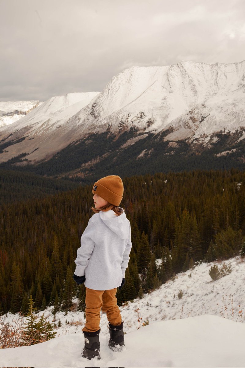 Shutterl0ve's tweet photo. #humblebrag my 6 year old practically sprinted a 7km mountain summit hike. https://t.co/LUvAVjRxSa