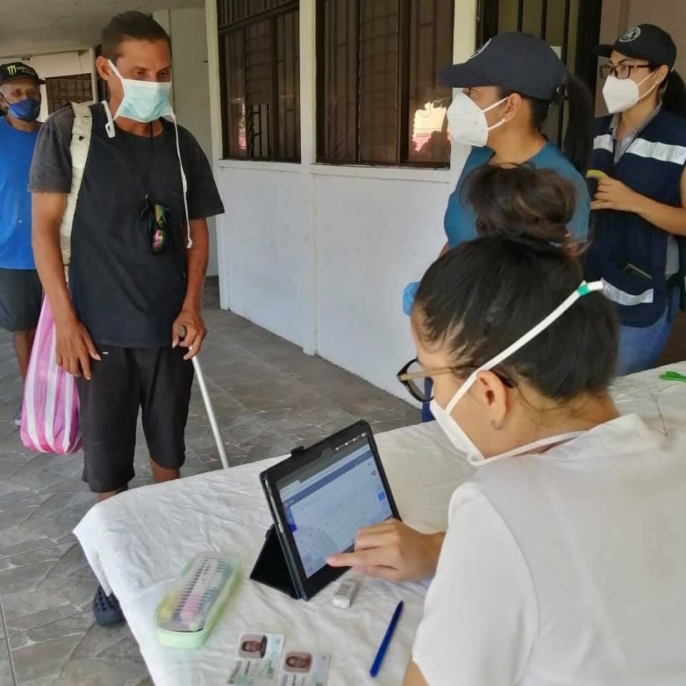 juanluisbm's tweet photo. (2/2) Se ofrecieron otros servicios como realización de prueba de #VIH, donación de ropa, valoraciones socioeconómicos y acceso a procesos de tratamiento gracias al trabajo articulado de @CCSSdeCostaRica , #IMAS, #IAFA, #MSalud, ONG's y apoyo del sector privado. https://t.co/ysPlGKGNHY
