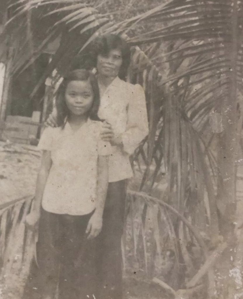 This girl from Việt Nam and her first novel in English, THE MOUNTAINS SING, just won the Runner-Up for the 2021 Dayton Literary Peace Prize in Fiction!

Grateful to my mother and the women before me who  show me that our stories deserve to be heard.

lithub.com/here-are-this-…