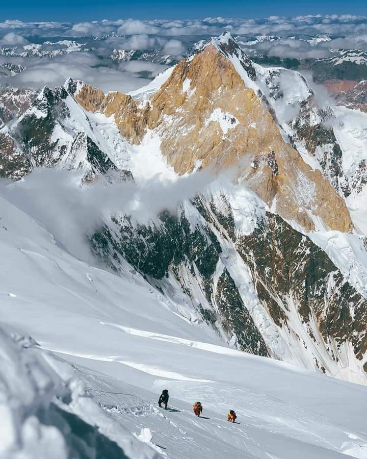 Nomii_005's tweet photo. Just beneath camp 4 on K2 π΅π°#mountaineeringnext
#k2trekguide #itsbeautifulitspakistan #pakistan #naturephotography #naturelovers #landscapeloversβ€οΈ https://t.co/U4FPhsxslP