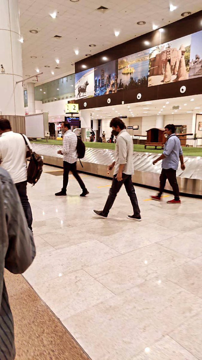 GoatMovie2024's tweet photo. Thalapathy @actorvijay at the Airport ✈️

#Beast #Master https://t.co/vutPHBT8tF