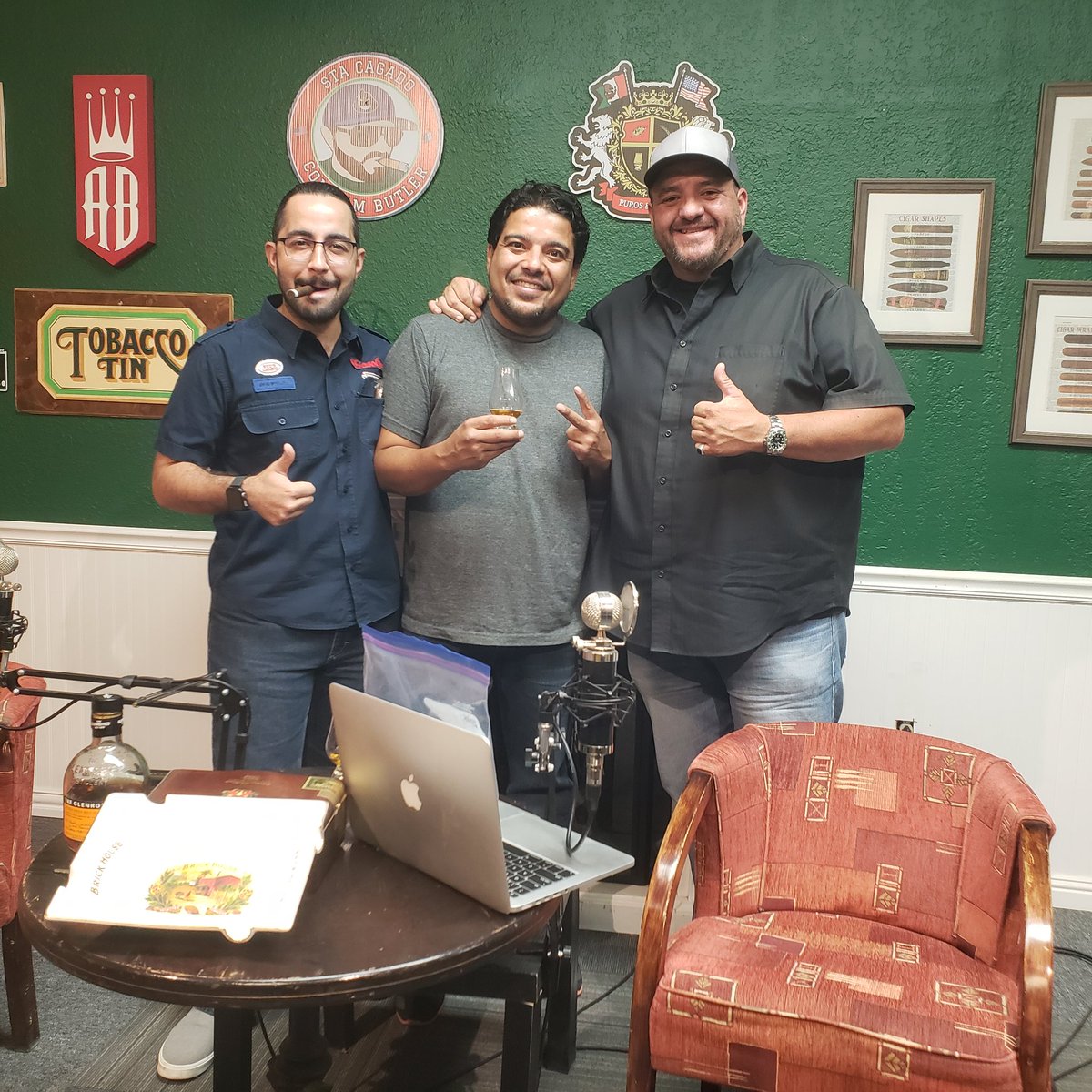 TuAmigoSam's tweet photo. Grabamos @StaCagadoPod y @Purosypistos con mis amigos @funnybonecrushr y Luis Muñoz #podcast #produccionessincontexto #podcasters #stacagadopodcast #TuAmigoSam https://t.co/MIH5WMxb1j