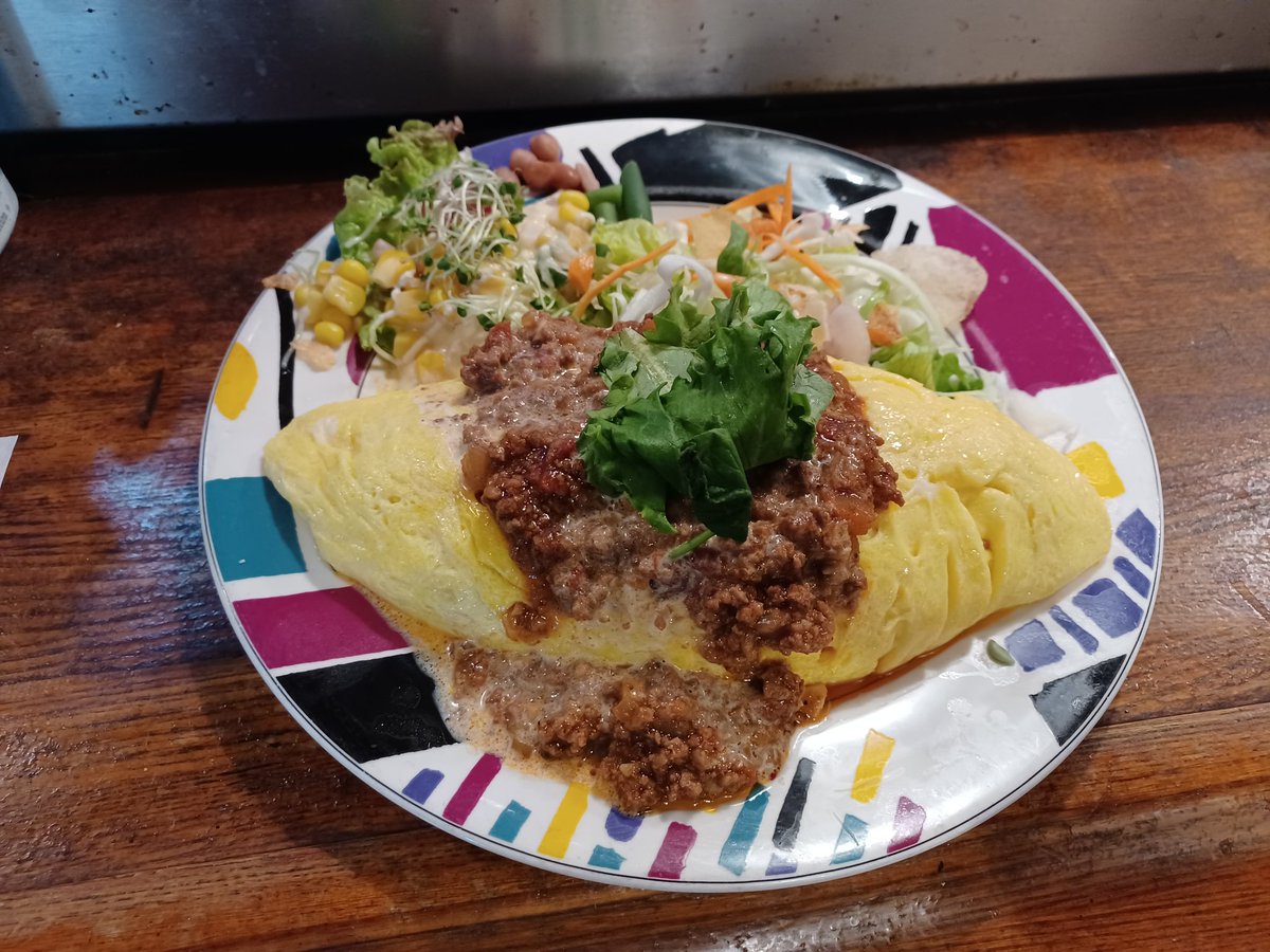 ridergameyu's tweet photo. 仕事で目白へ来たので、Cafe Bar レフティ へ
食べログで一番人気のオ��ライス中(1,000円)を注文
サラダたっぷりのワンプレートで、オムライスも肉厚、ミートソースも絶妙で大満足
このボリュームでこの価格はお手頃でした
とても美味しかったです！
#目白
#CafeBarレフティー
#遊のグルメ記録 https://t.co/rOnqjUPCmg