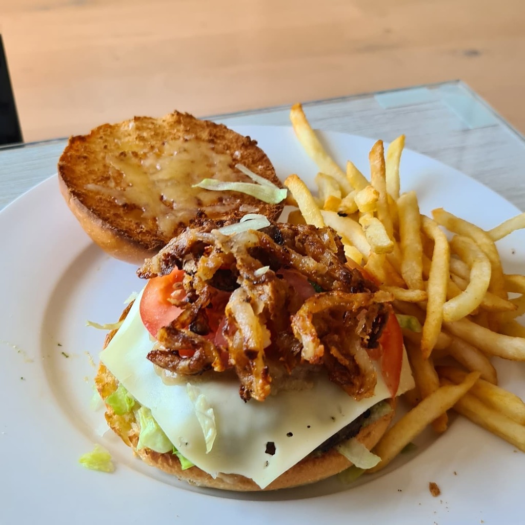 liamhassell's tweet photo. Shout out to @uandurecruitmentpartners for teeing up the Friday burger cook-off. Great fun!

#burgers https://t.co/KYeshbV8SC https://t.co/r5EKhb5STz