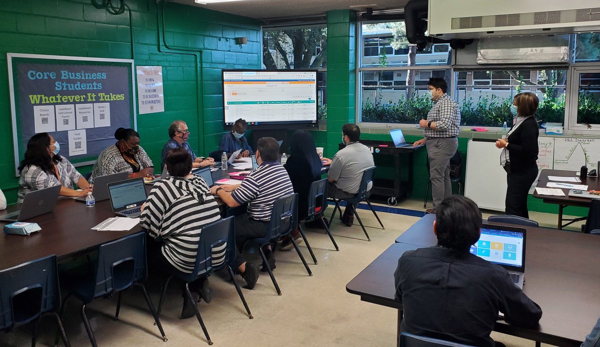 Amazing data dig today <a href="/Fonville_MS/">Fonville Middle School</a>. Great conversations about moving our students to the next level with #OnTrack. #WhateverItTakes @HISDMiddleSchls