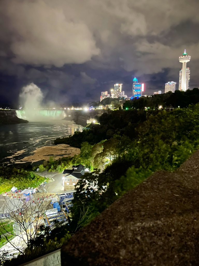 henerr's tweet photo. Niagara falls at night 🖤 https://t.co/aQLC53wbZX