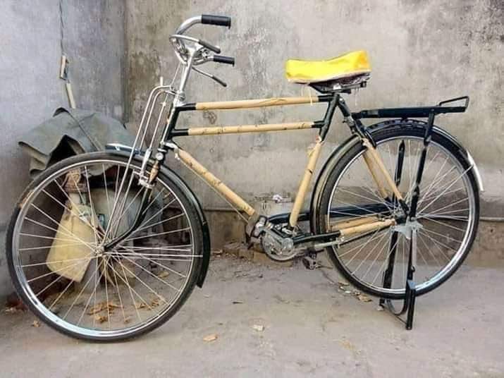 thakkurpmln's tweet photo. 123 روپے لیٹر پٹرول ڈالوانے سے اچھا ہے کہ 100روپے لیٹر دودھ پی کر ساٸیکل چلا لیں😆😋 https://t.co/UMQIKjilpF