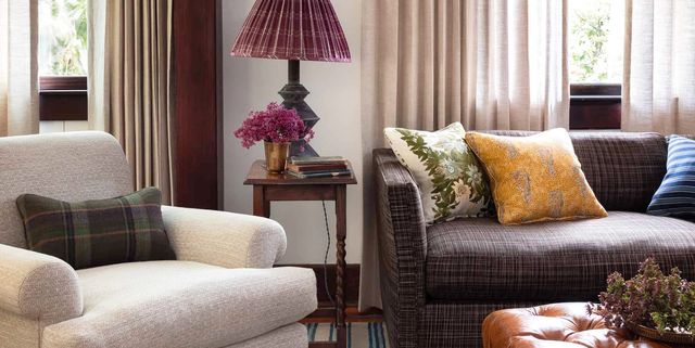 UrbanLALiving's tweet photo. Fall is the season for more indoor hangouts, time spent at home, and lovely warm colors, all of which make fall decorating especially fun. #ApartmentHacks #DIY #DoItYourself https://t.co/5YxKwn5hJS https://t.co/z1JE8d2A4e