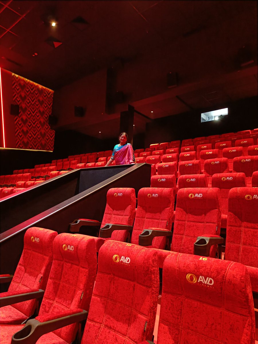 TheDeverakonda's tweet image. Happy Birthday mummuluu ❤️
This one is for you! #AVD 

If you workout and stay healthy, I will work harder and give you more memories 😘🤗