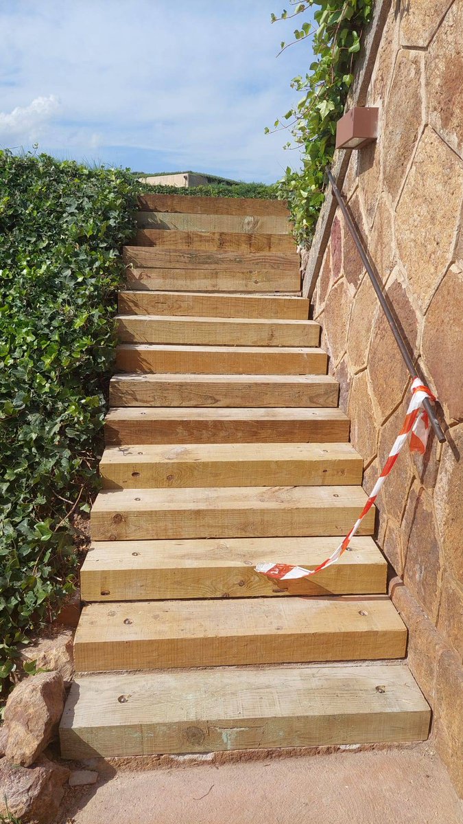 Parks3000com's tweet image. Bigues de fusta ecològiques per a #jardins
.
.
.
#decoracioexterior #jardineria #escales #espaiexterior #biguesdefusta