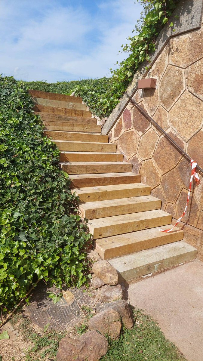 Parks3000com's tweet image. Bigues de fusta ecològiques per a #jardins
.
.
.
#decoracioexterior #jardineria #escales #espaiexterior #biguesdefusta