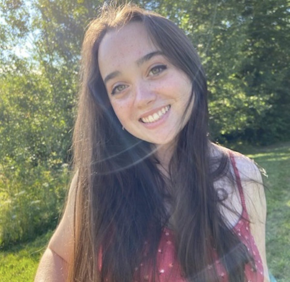 KeySRHS's tweet photo. Hi guys my name is Audrey Parlon and I’m a senior at south River. My favorite part of key club is the community it creates and the service projects. My favorite things to do is listening to music, walking my dog, and reading. I’m looking forward to this year! https://t.co/AnWmdpnM78