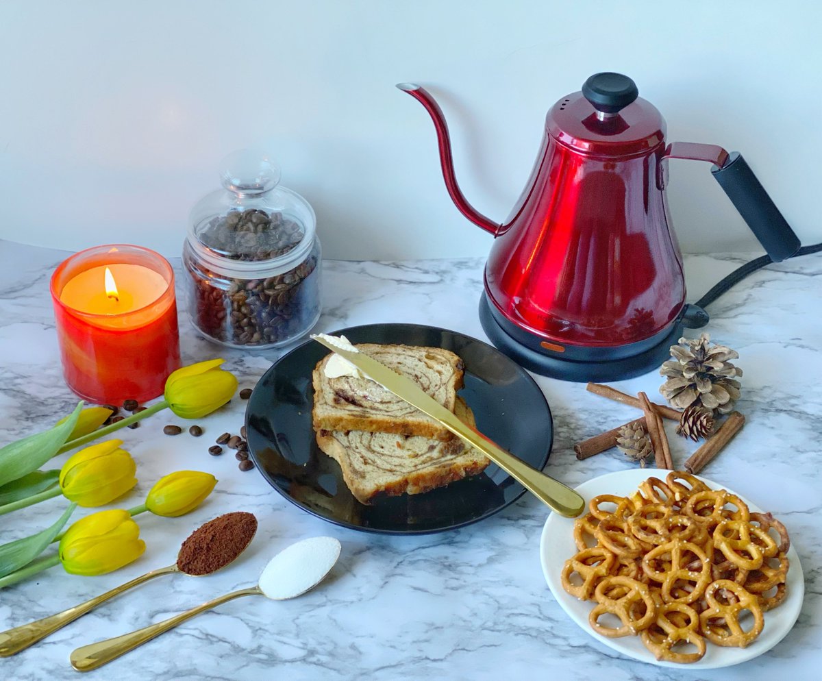 hadineeon's tweet photo. NEHA surely knows how to make a good mood for her breakfast by using a candle. Yes, she is holding her morning #coffee right now. Go and make yours! Check out more here:https://t.co/rX8SzqIuLo 
#HadiNeeon #HadiNeeonRetroSeries #HadiNeeonGooseneckEletricKettle https://t.co/heAycK4zUS
