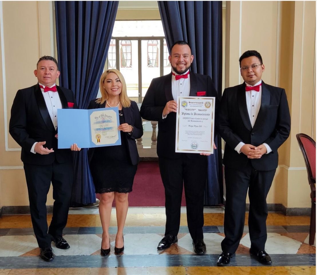 cofecaoficial's tweet photo. En el día de hoy 23 de septiembre de 2021 el grupo vocal @opus503 recibió por parte de la Licda. Ana Flores en representación de COFECA un merecido reconocimiento por su colaboración en el Desfile y Festival de La Independencia Centroamericana en el 2019.
#cofeca https://t.co/28SaCVuDUQ