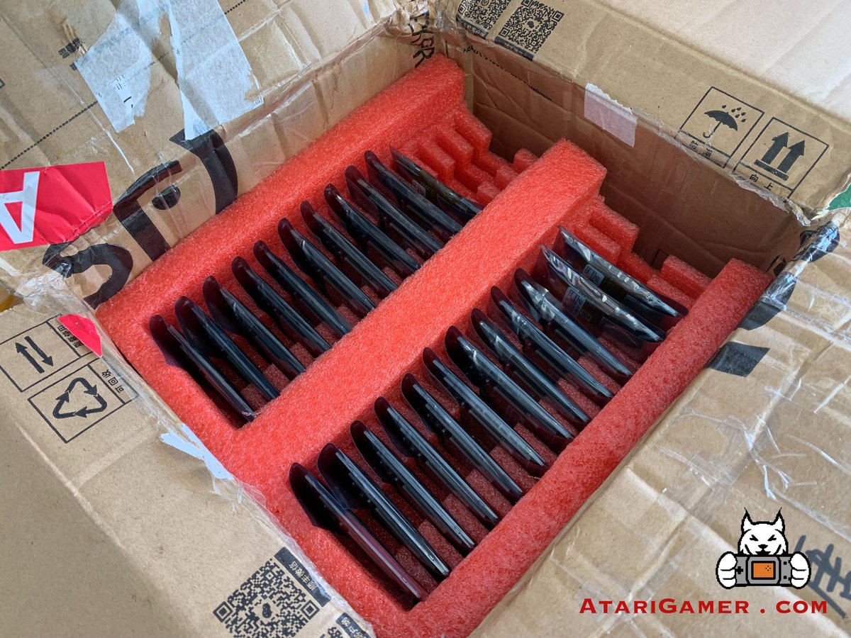 kretro_gaming's tweet photo. That delivery was from #BennVenn and it’s a load of #AtariLynx #LCD mod kits. They will be tested today, then pre-orders fulfilled and whatever is left over will go up for sale in the shop. 😻
👉 https://t.co/FERUHBYfJR
.
#LCDMod #HardwareMods #RetroConsoles #RetroMods https://t.co/pT9Vl2UxMh