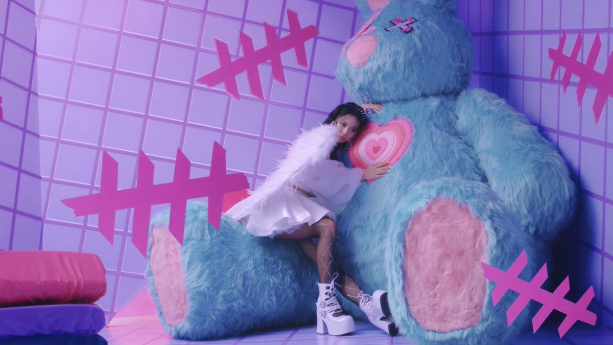 CRAZY FOR YUNA
#ITZY_LOCO