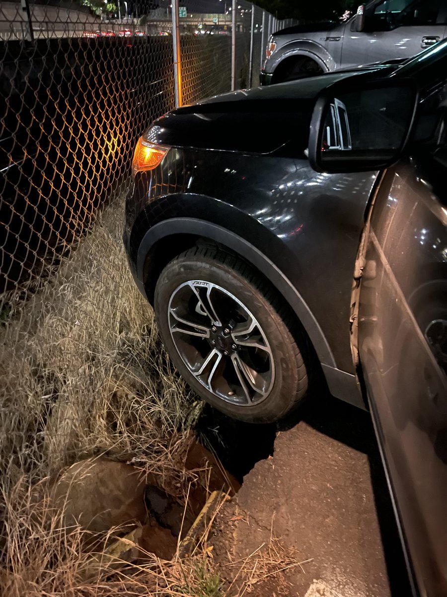 ⁦@RoseCityFutsal⁩ This could have been bad. Suggest you fix this soon before you send a customer into the train tracks. Staff didn’t know what to do so delivering via the Twitterverse.