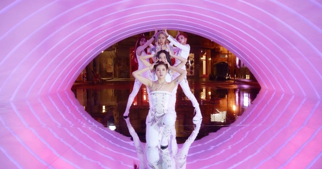 jichuufilms's tweet photo. itzy and their very iconic ending poses

#ITZY_LOCOcomeback 
#로꼬로_있지와_끝까지가볼래 
@ITZYofficial https://t.co/QbayJ8m4o9