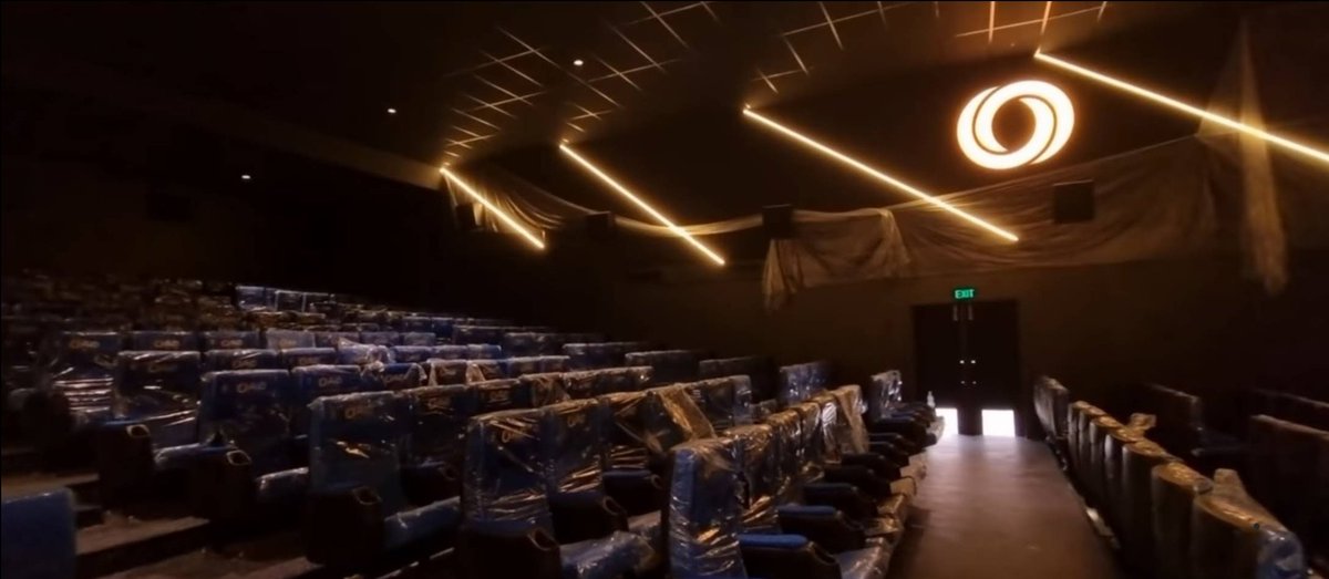 siddhu_viva's tweet photo. #VijayDeverakonda's ~ #AVDCinemas

📽 3 screen multiplex starts Projection from today with #LoveStory

@AVD_Cinemas #NagaChaitanya #CineMinds https://t.co/ZaqZbeRWBi
