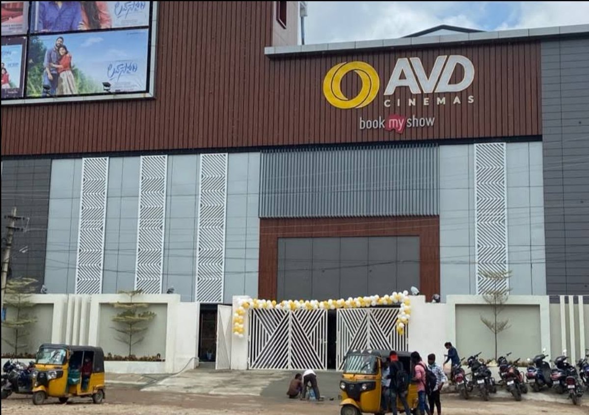 siddhu_viva's tweet photo. #VijayDeverakonda's ~ #AVDCinemas

📽 3 screen multiplex starts Projection from today with #LoveStory

@AVD_Cinemas #NagaChaitanya #CineMinds https://t.co/ZaqZbeRWBi