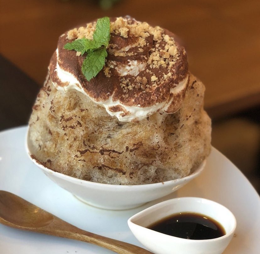 Rika_usagi_'s tweet photo. 外暑すぎるから
かき氷食べに来た🍧

ティラミス味
太っちゃいそうだけど
美味しすぎる🥺💓 https://t.co/5OUuJrkOSy