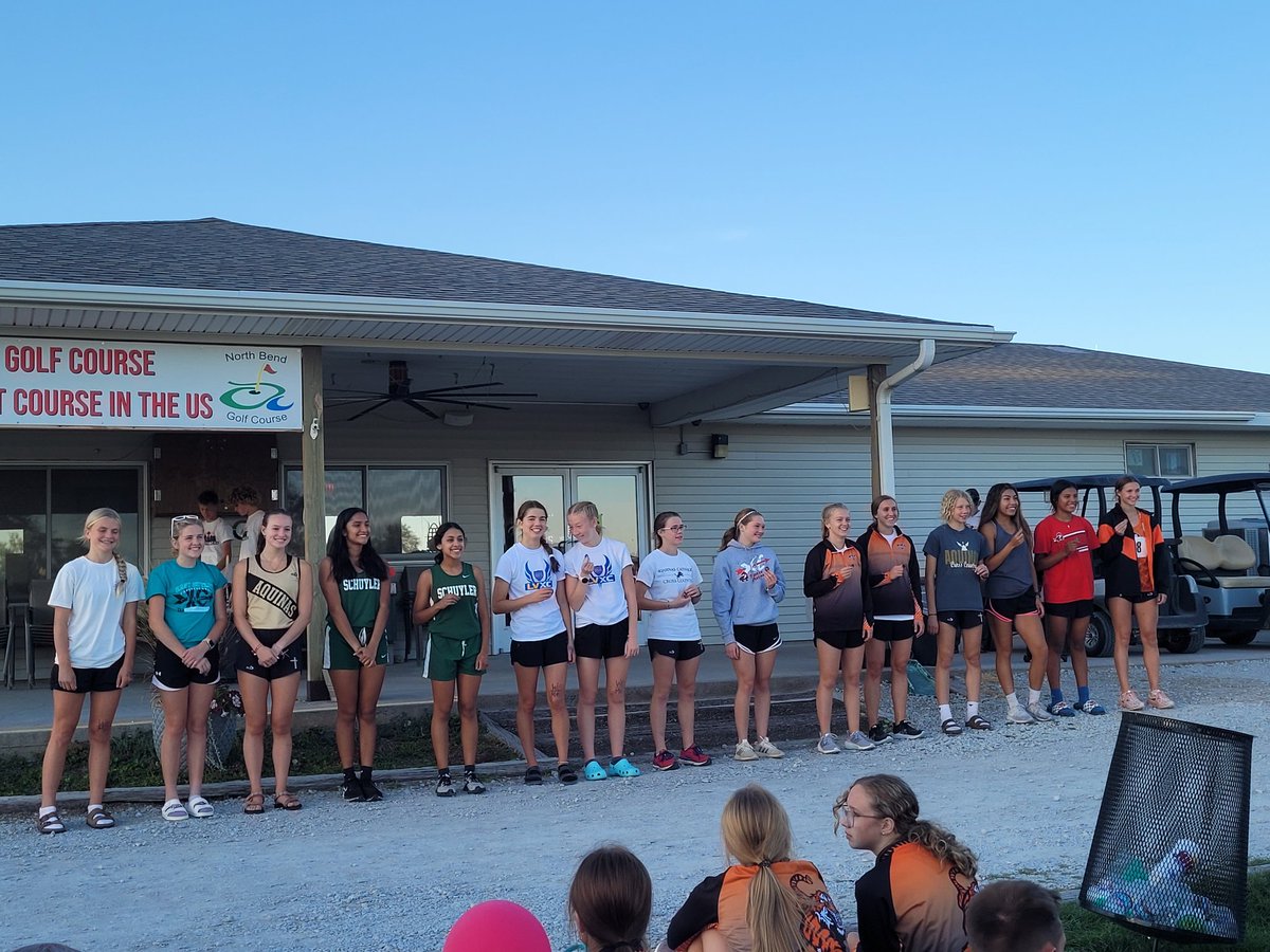 mkunwin's tweet photo. North Bend meet today: Chaney took 1st with a season best time and Madison, Brennan, and Ella with PRs. Team finished 6th. Dawson came in 9th with a PR. Brayden, Carmine, and Pablo got season best times, &amp; Ric finished with a PR too.Boys finished 8th! Great job O-C! @OC_Knights https://t.co/VO3IJNtRe7