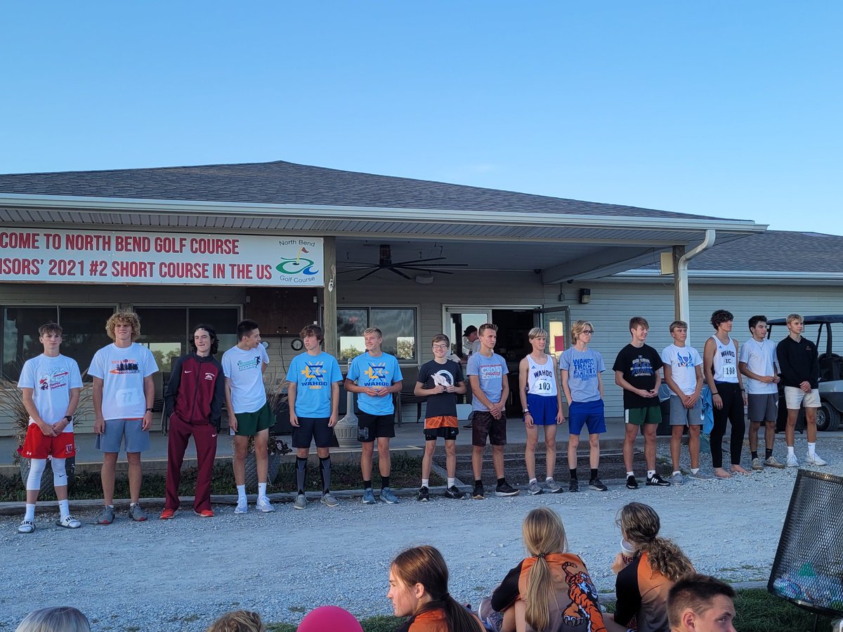 mkunwin's tweet photo. North Bend meet today: Chaney took 1st with a season best time and Madison, Brennan, and Ella with PRs. Team finished 6th. Dawson came in 9th with a PR. Brayden, Carmine, and Pablo got season best times, &amp; Ric finished with a PR too.Boys finished 8th! Great job O-C! @OC_Knights https://t.co/VO3IJNtRe7