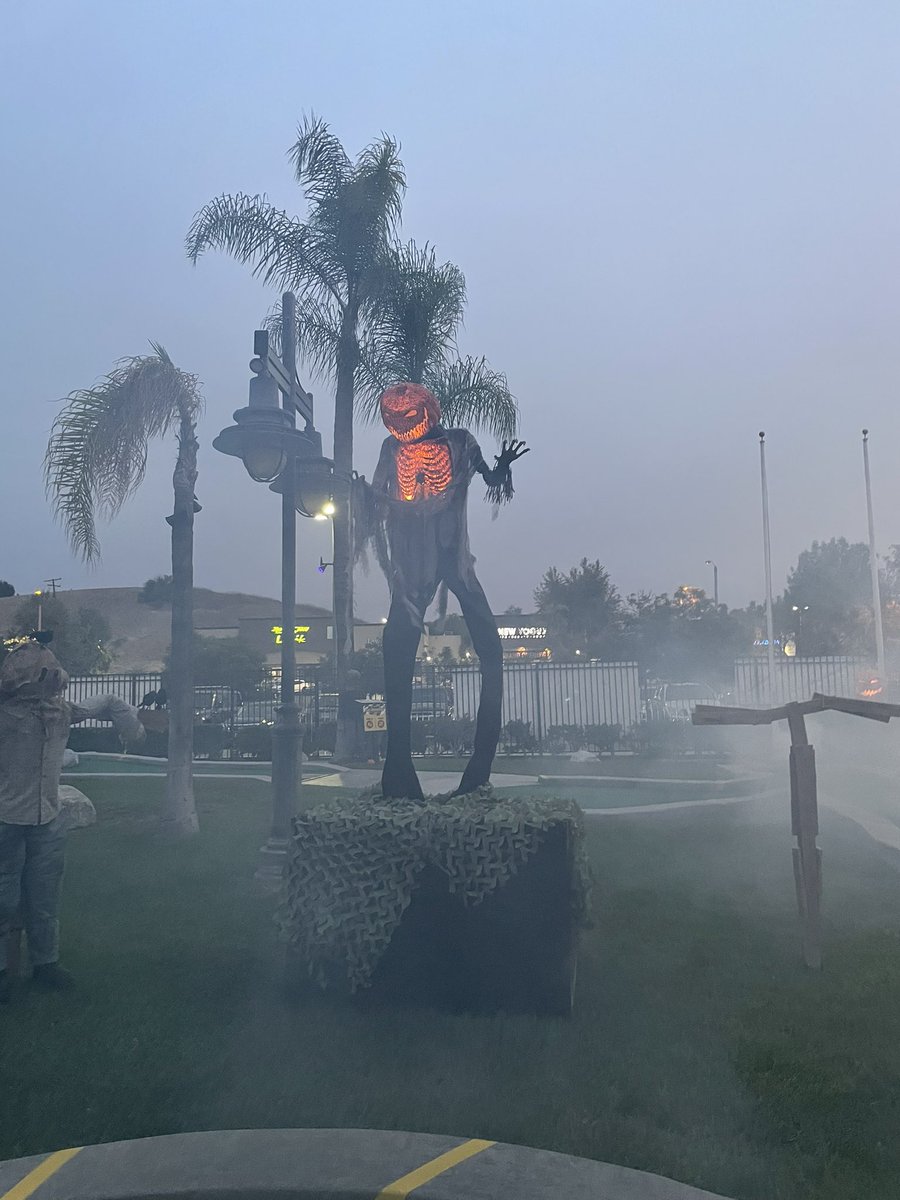 ThemeParkDuo's tweet photo. Thank you so much @speedzonela for having us out to experience the Haunted Mini Golf! We had so much fun! Review coming soon! #SpeedZoneLA https://t.co/4llcPZSeyU