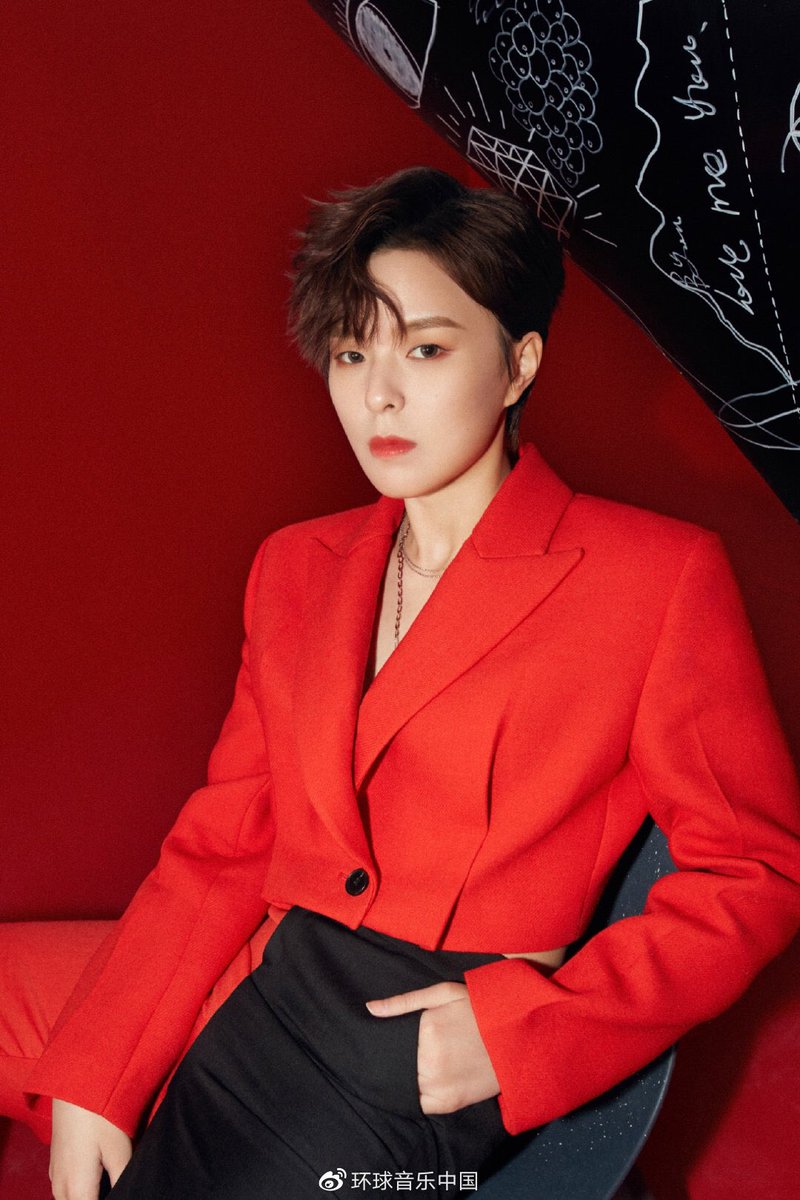 sunneegif's tweet photo. 210924 Universal Music China weibo update
#Sunnee - '秘ME (Secret ME)' 📸
(1/2)
https://t.co/dgif4Mmy3F
#SunneeSecretME #Sunnee2ndAlbum #SecretME https://t.co/oBM7WmmZK7