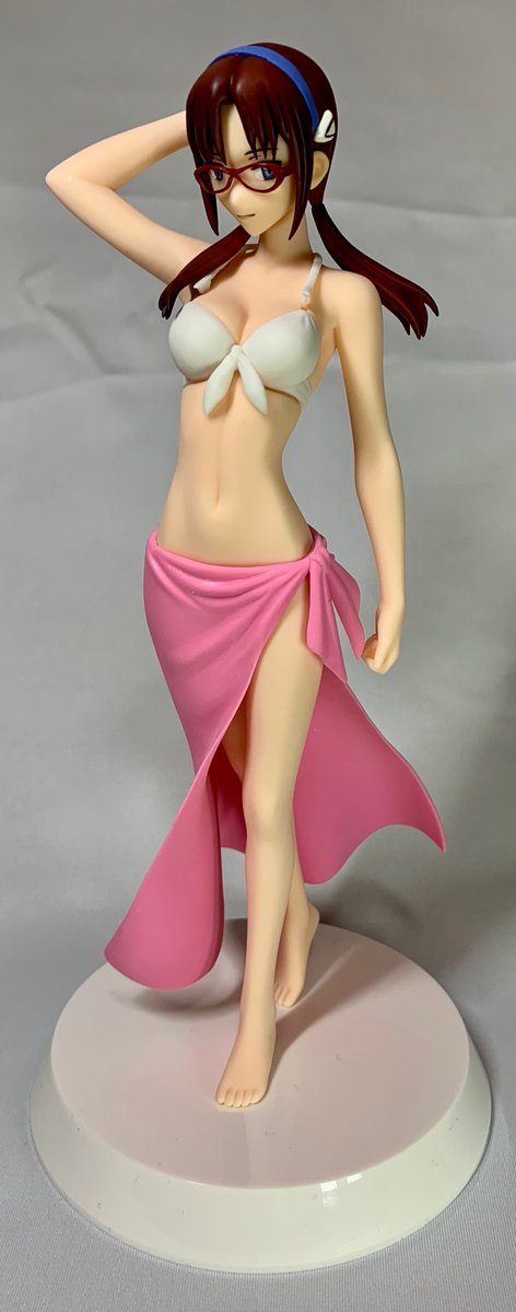 仮組み真希波さん。実は箱写真見たとき少しガッカリ感があったんだけど製品版は髪の毛のエッジがちゃんと出てて安心した。眼鏡にも透明パーツが入ってる拘りよう。ただ一部パーツのクリアランスが悪くてこの辺は修正が必要。 