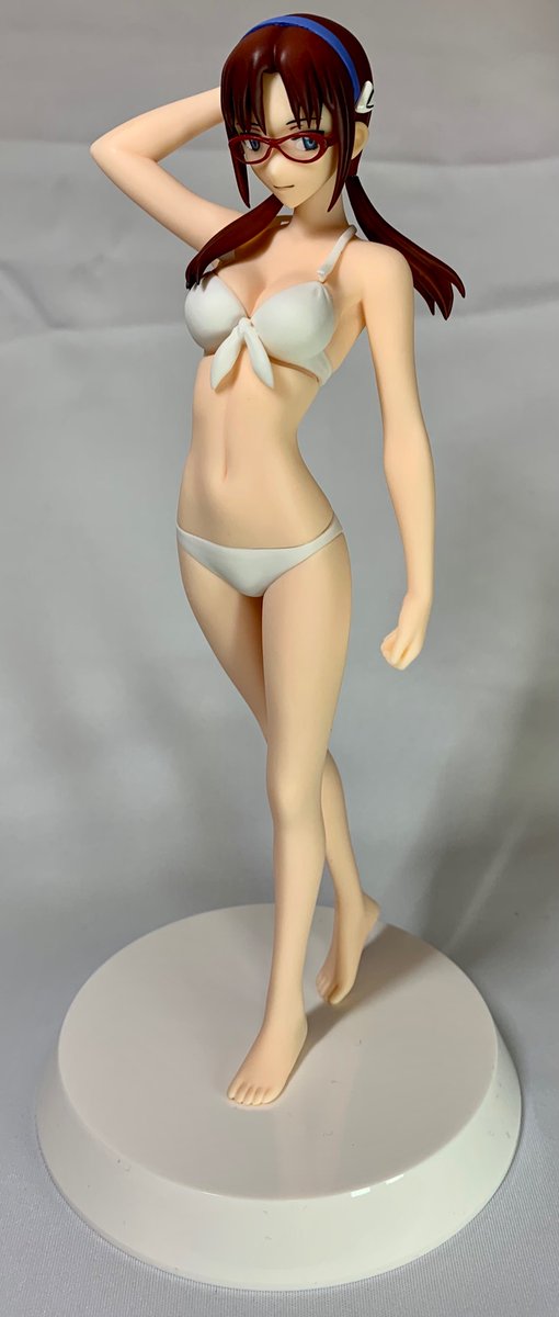 仮組み真希波さん。実は箱写真見たとき少しガッカリ感があったんだけど製品版は髪の毛のエッジがちゃんと出てて安心した。眼鏡にも透明パーツが入ってる拘りよう。ただ一部パーツのクリアランスが悪くてこの辺は修正が必要。 