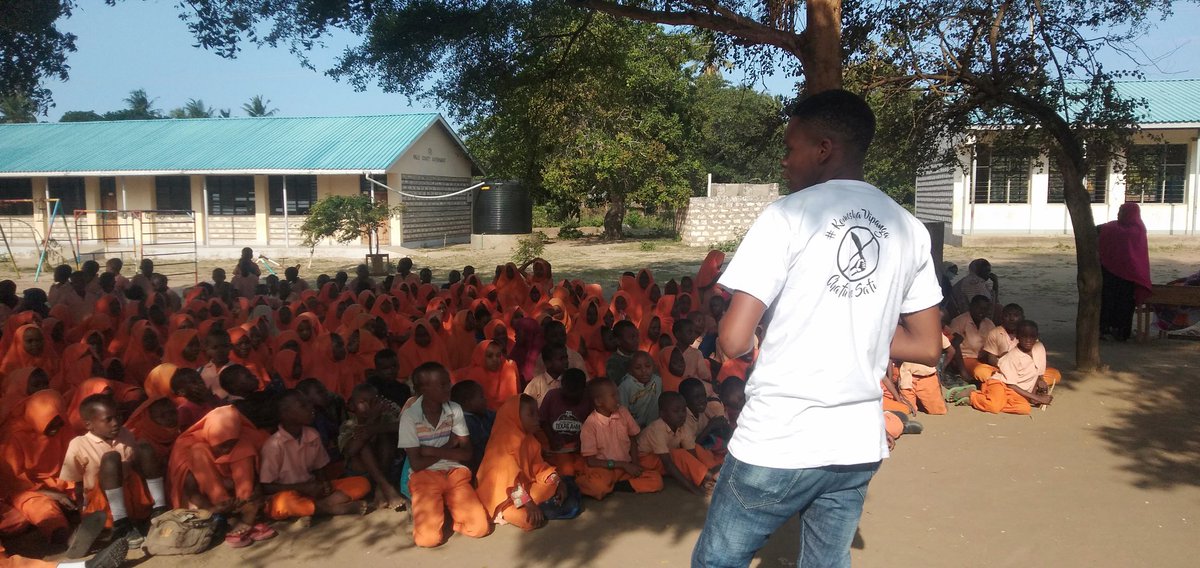 focuscbo's tweet photo. In implementing the "Komesha vipanga chafu iwe safi"initiative proudly supported by #MUHURi through the Access to justice project,we paid a courtesy visit to kidzumu primary school for a mentorship program @MUHURIkenya @okadosenior @Maskani254 @iccotweet @BaseTitanium https://t.co/lQHkT2K4Z0