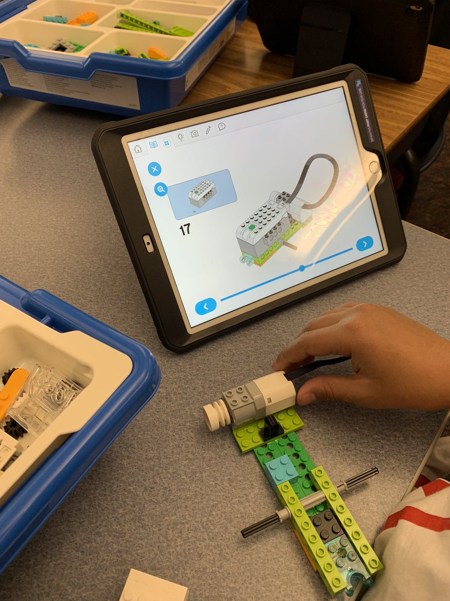 ArcadeClassroom's tweet photo. Makerspace day is a great way to give students exploratory time using the STEAM tools!#EdTech #STEMeducation #STEM https://t.co/J3Doy2KkR7