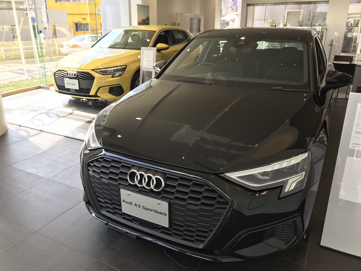 AudiChofu's tweet photo. こんにちは #AudiChofu です。
只今、ショールームには #NewA3 を２台展示しております。スタッフ間で大変好評な珍しい #パイソンイエロー 展示中です。是非素敵なA3をご覧にお越しくださいませ。 https://t.co/JplMfrYJD3