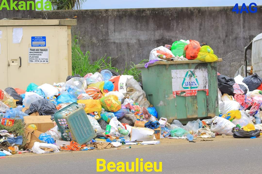 Akewa7's tweet photo. #Gabon Plusieurs quartiers de la commune d'#Owendo dans le grand #Libreville, envahis par les poubelles.

@Don_Lemaitre
@SPGlobalRatings
@Banquemondiale
@Reuters
@Financialafrik
@afrobarometer
@EliseLucet
@mariamalagardis
@pnudfr
@ONU_fr
@UN_News_Centre
@antonioguterres
@afpfr https://t.co/4cD0EXkFZJ