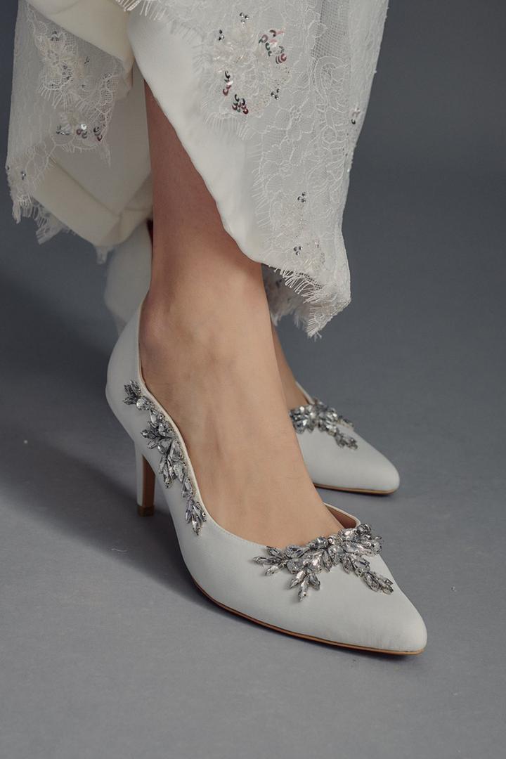 SantaiSini's tweet photo. Cari kasut utk hantaran? Try la local designer shoes 🥰 mesti bangga jugak kan? 👉🏼👈🏼
Kredit: @ricorinaldi (Twitter) #SantaiSini #Fashion #TipsKahwin #Shoes #KasutKahwin #KasutHantaran #Kahwin https://t.co/0AxMOJPUeN