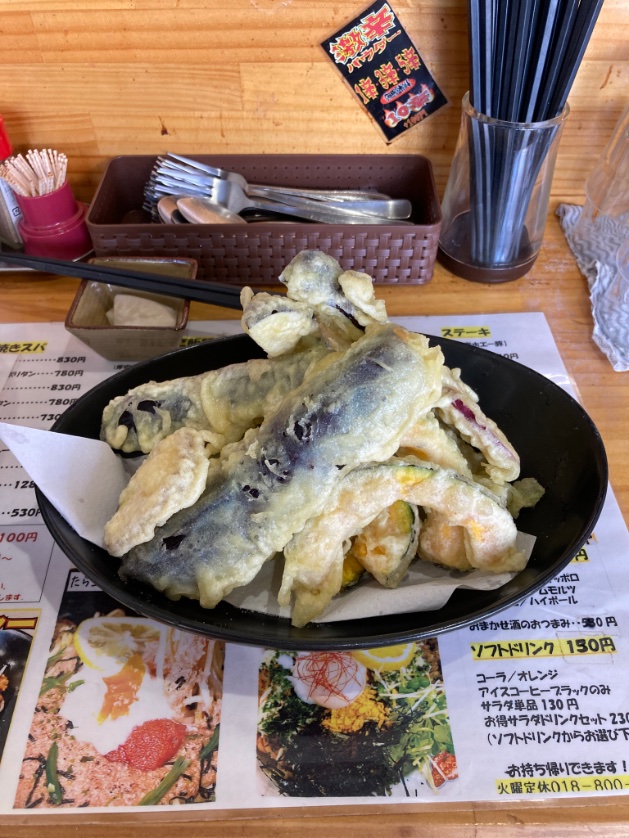 チャンプ横手 على تويتر 今日のお昼は秋田市のブッチャーノへ 野菜天ぷら冷やがけ蕎麦大盛りを注文 ツイッターで見てた以上にいい盛りで嬉しくなった 蕎麦は蕎麦屋よりも美味しいし 茄子 ピーマン カボチャ さつまいもの天ぷらは 塩を振って食べたらこれまた チャンプ横手 على تويتر 今日のお昼は秋田市のブッチャーノへ 野菜天ぷら冷やがけ蕎麦大盛りを注文 ツイッターで見てた以上にいい盛りで嬉しくなった 蕎麦は蕎麦屋よりも美味しいし 茄子 ピーマン カボチャ さつまいもの天ぷらは 塩を振って食べたらこれまた