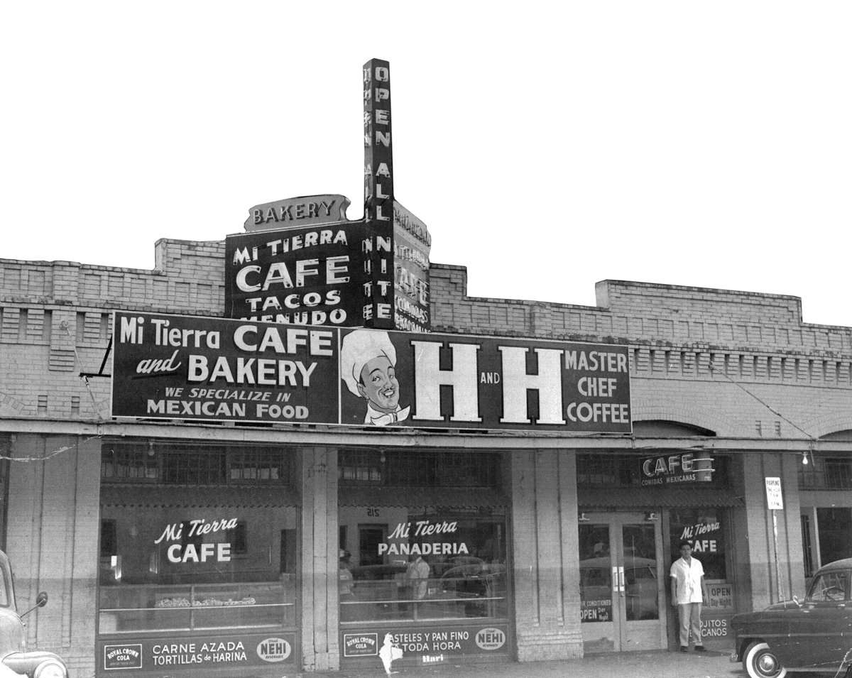 TracesofTexas's tweet photo. Mi Tierra in San Antonio in an undated photo. The restaurant opened in 1941 and is still going strong. Justifiably famous, in my opinion. https://t.co/CbrQthGLmA