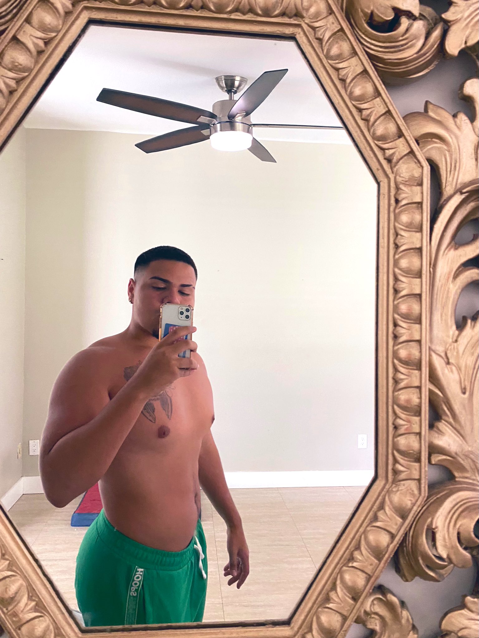 chrisss on Twitter: "kiss me https://t.co/ZHkqOq4F1y" / Twitter