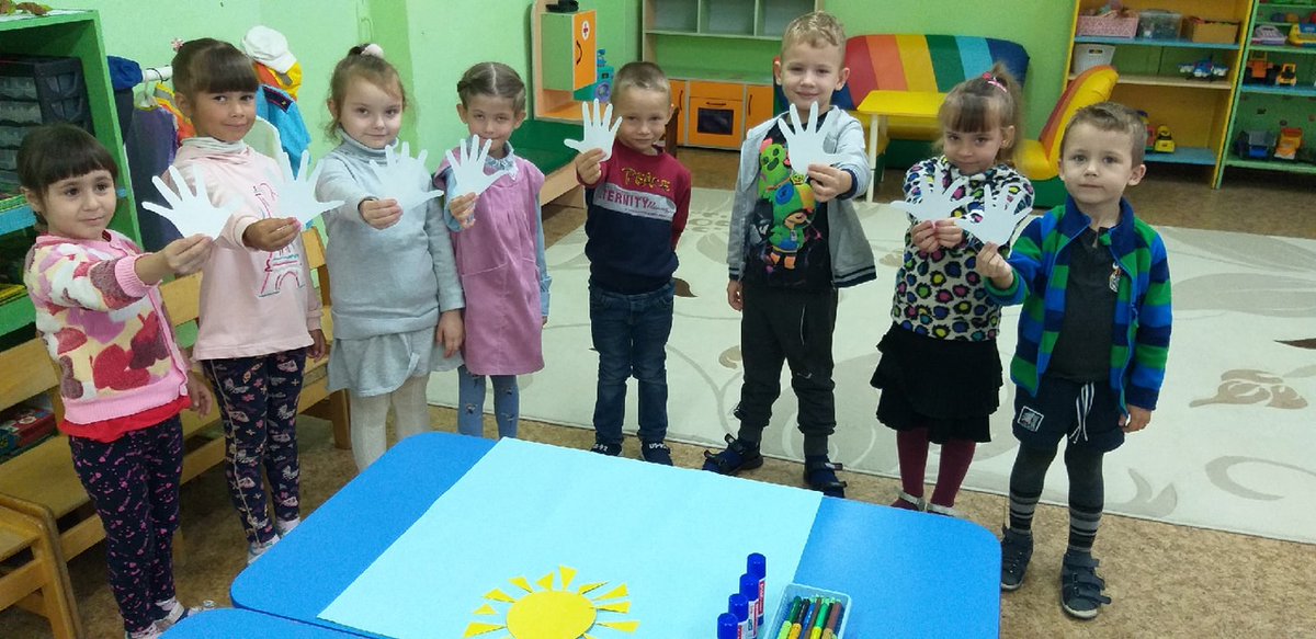 Нам нужен мир 
На голубой планете. 
Его хотят 
И взрослые и дети.
День мира (старшая группа).
<a href="/Garifzyanov_AR/">Гарифзянов Андрей</a>