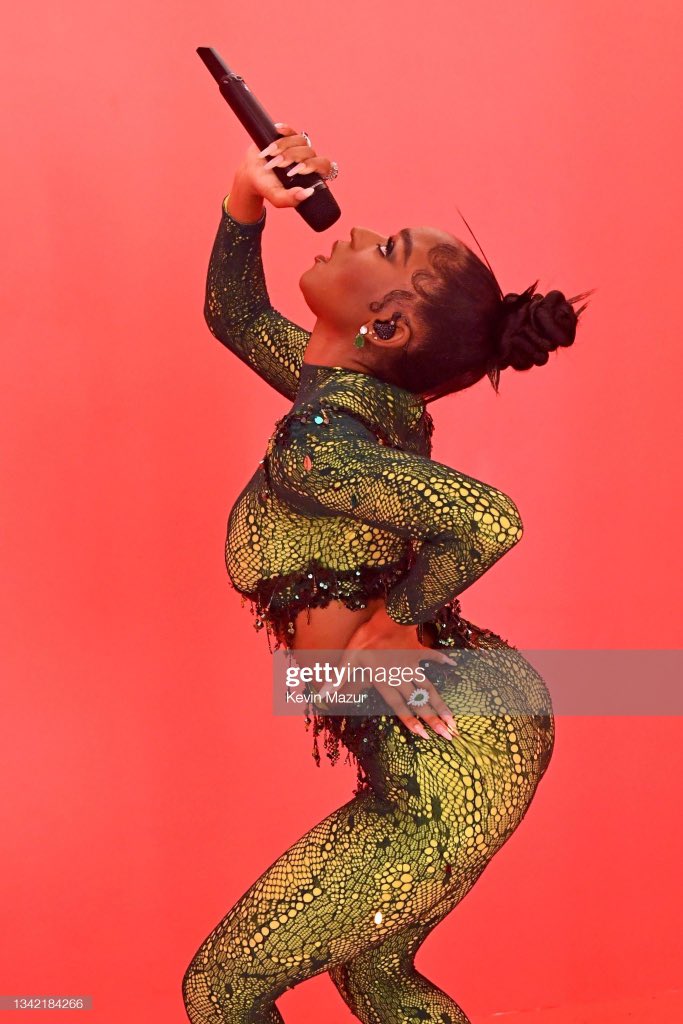 NUBackup's tweet photo. Normani during her #SAVAGEXFENTYSHOW  performance https://t.co/ufPrJDydEV