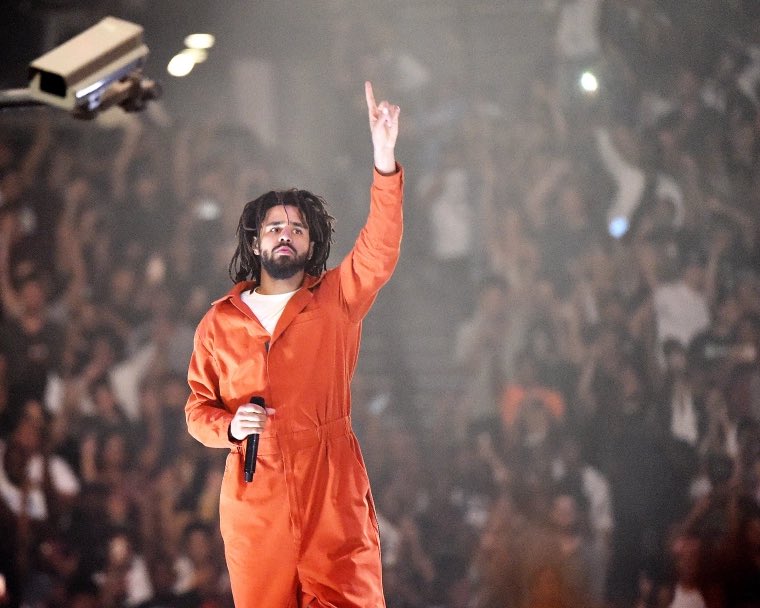 Tngtweets1's tweet photo. In 2013-2015 J Cole hosted small concerts at 1,000-capacity venues selling tickets for $1.

The ‘Dollar and a Dream’ shows built a lifelong connection with fans—translating to future concert sales.

Cole made no money from his $1 shows but since 2015 his 3 tours generated $70M+. https://t.co/i9uGIgFnPm