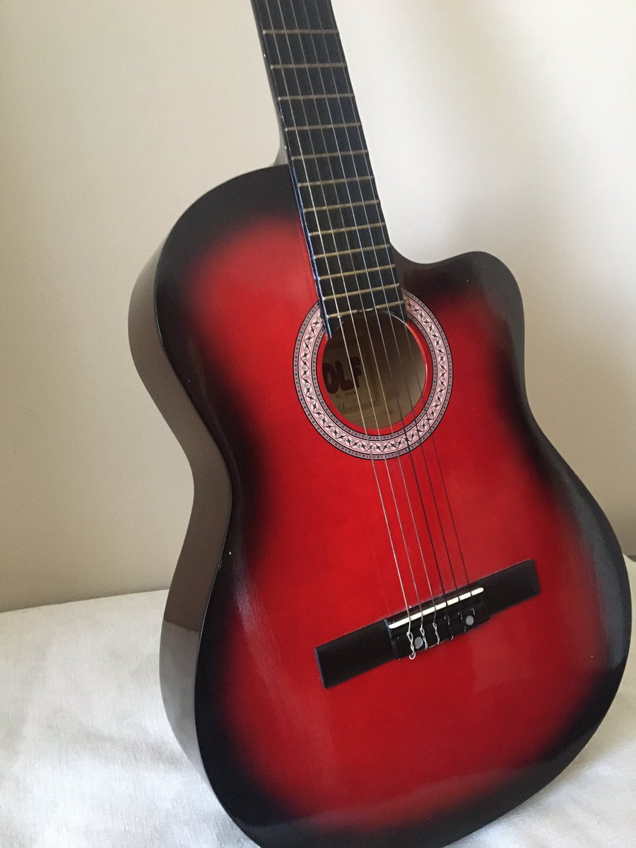 aysimabasr's tweet photo. Kedimin ameliyat masraflarını karşılayabilmek için gitarımı satıyorum. Neredeyse hiç kullanmadım. İletişim için DM’den yazabilirsiniz. Lütfen RT yapalım🙏🏻🙏🏻🙏🏻🙏🏻🆘 https://t.co/oDB97wVDrG