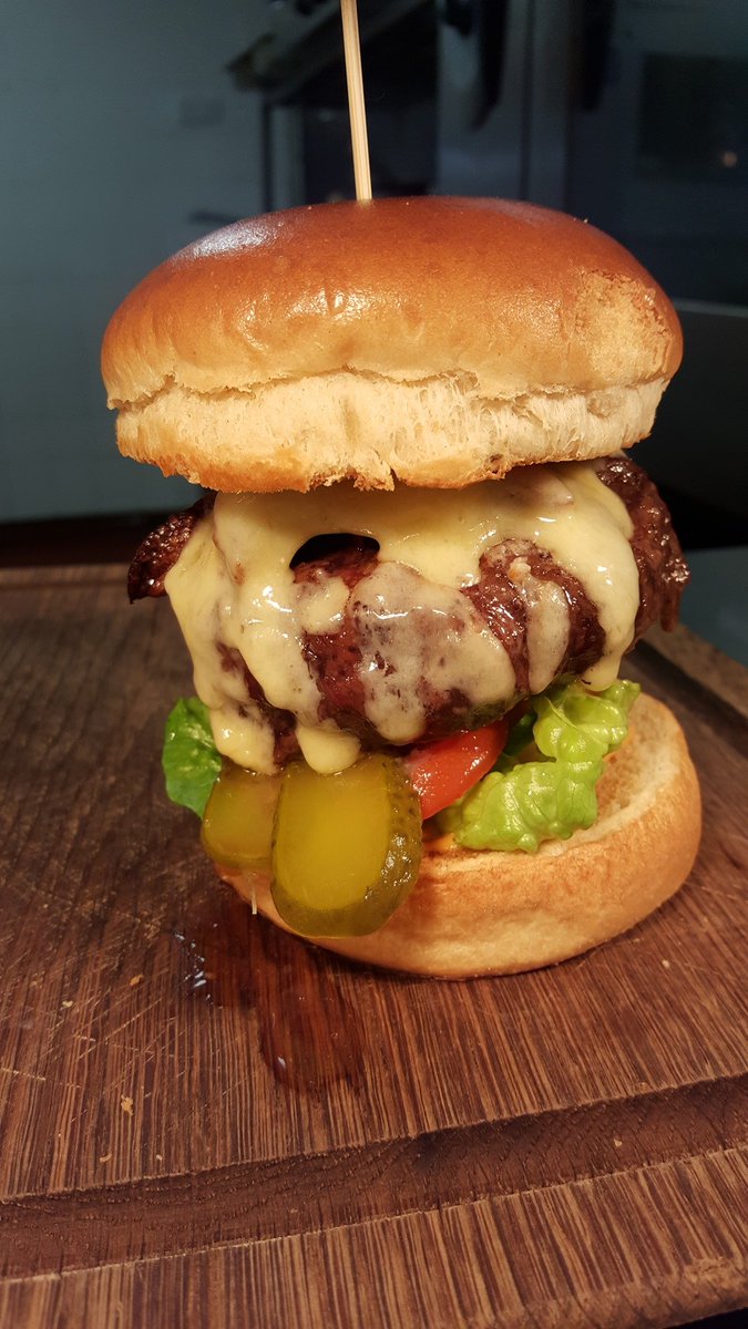 EvansofMonmouth's tweet image. Look at this INCREDIBLE food - absolutely MOUTHWATERING!!😍😍
These tasty treats are from one of our local businesses that we have the honour of supplying with fresh produce! - The Loughpool🤤🤤
As well as supplying #localbusinesses, we love SUPPORTING them.
#supplylocal