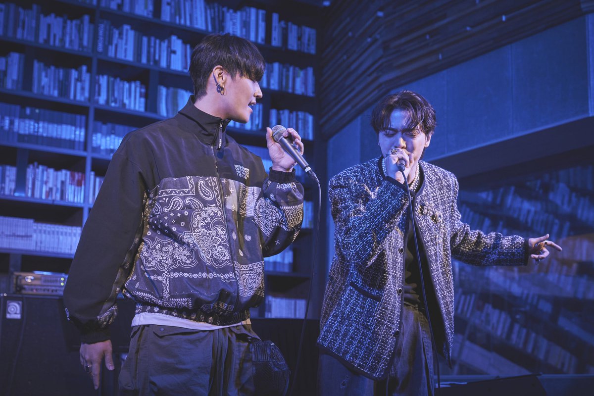 TeamGOT7Brasil_'s tweet photo. Video do Junny cantando no MIC SWG (BOOTH) e tem a participação do JAY B na música FAME 

https://t.co/Yg1MJjLMHw

#MICSWAGGER
#TEAMWANG #JacksonWang @JacksonWang852 
@GOT7Official #GOT7 https://t.co/sj4CBeXKVo