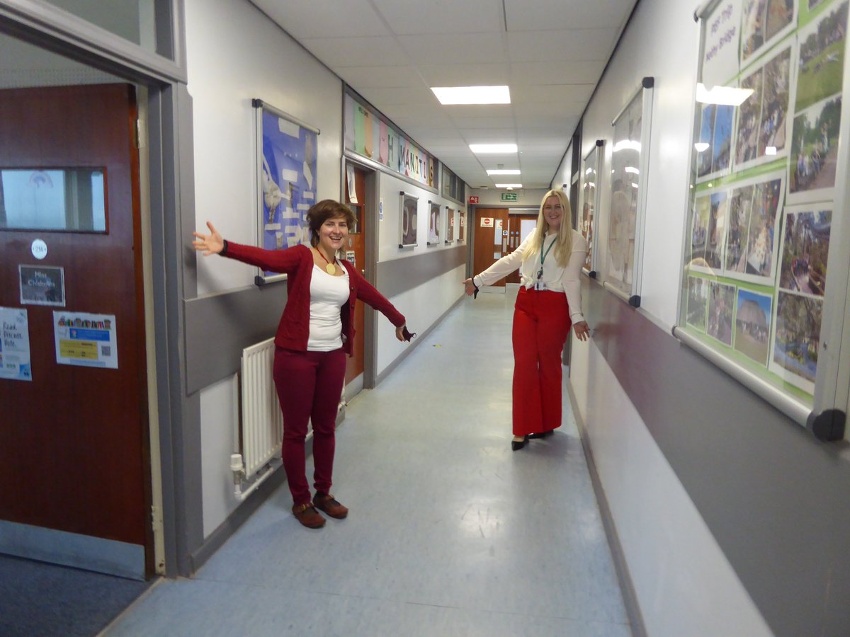 WACHumanities's tweet image. Happy World Languages day from the Humanities department, representing #Switzerland, #Greece, and #Wales! 🇨🇭🇬🇷🏴󠁧󠁢󠁷󠁬󠁳󠁿 @WACModLanguages @WhitburnAC