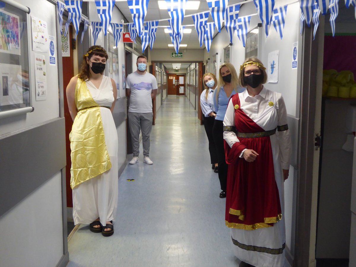 WACHumanities's tweet image. Happy World Languages day from the Humanities department, representing #Switzerland, #Greece, and #Wales! 🇨🇭🇬🇷🏴󠁧󠁢󠁷󠁬󠁳󠁿 @WACModLanguages @WhitburnAC